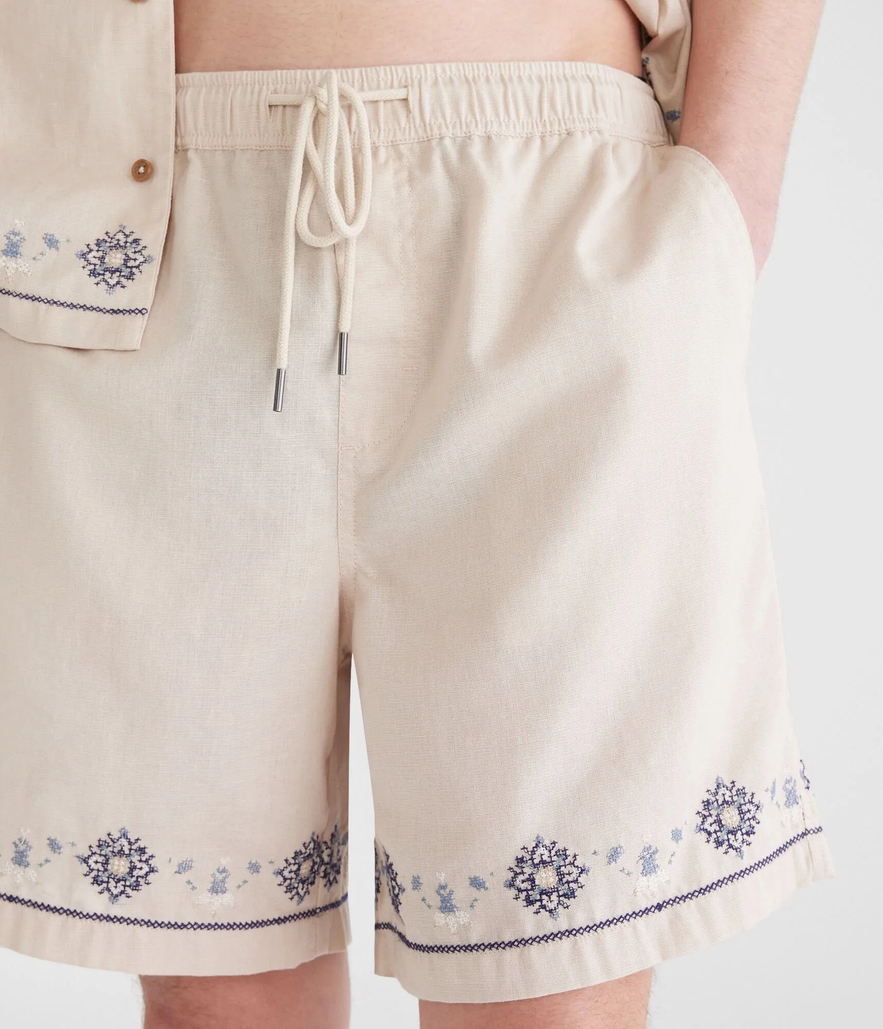 Aeropostale Jogging-Shorts mit Blumenrand, 7