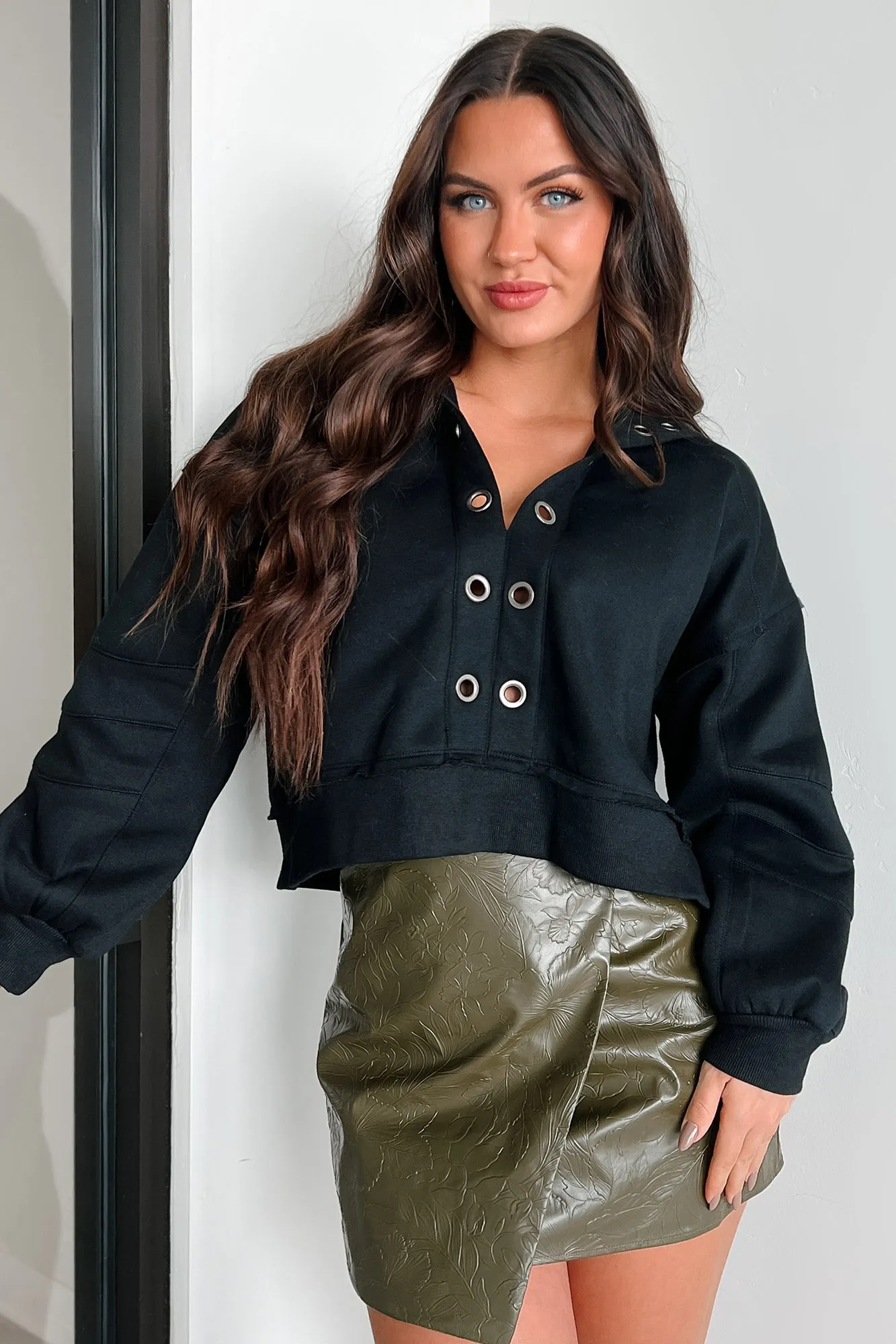 Produktiver Grommet-Detail-Pullover (Schwarz)