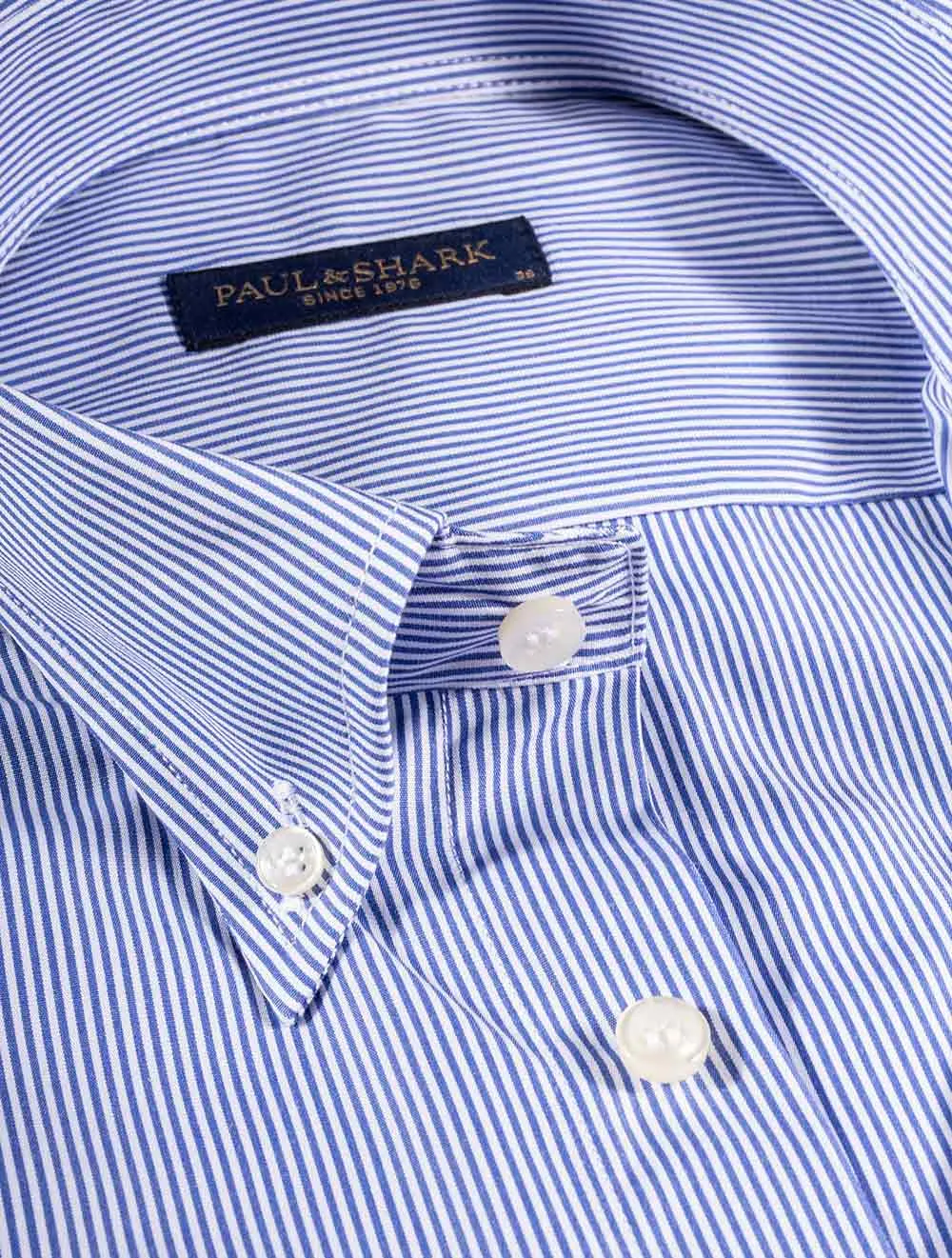 Button-Down-Hemd mit Haarlinienmuster in Blau