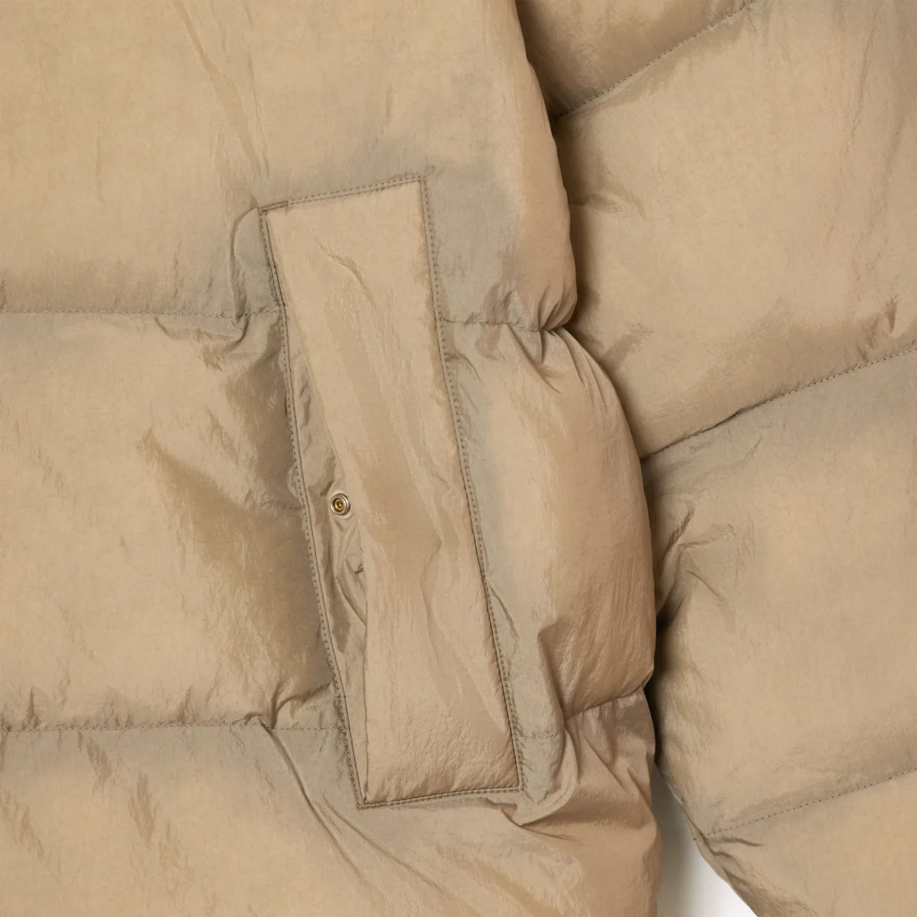 Lacoste Kurze wasserabweisende Daunenjacke Khaki Grün