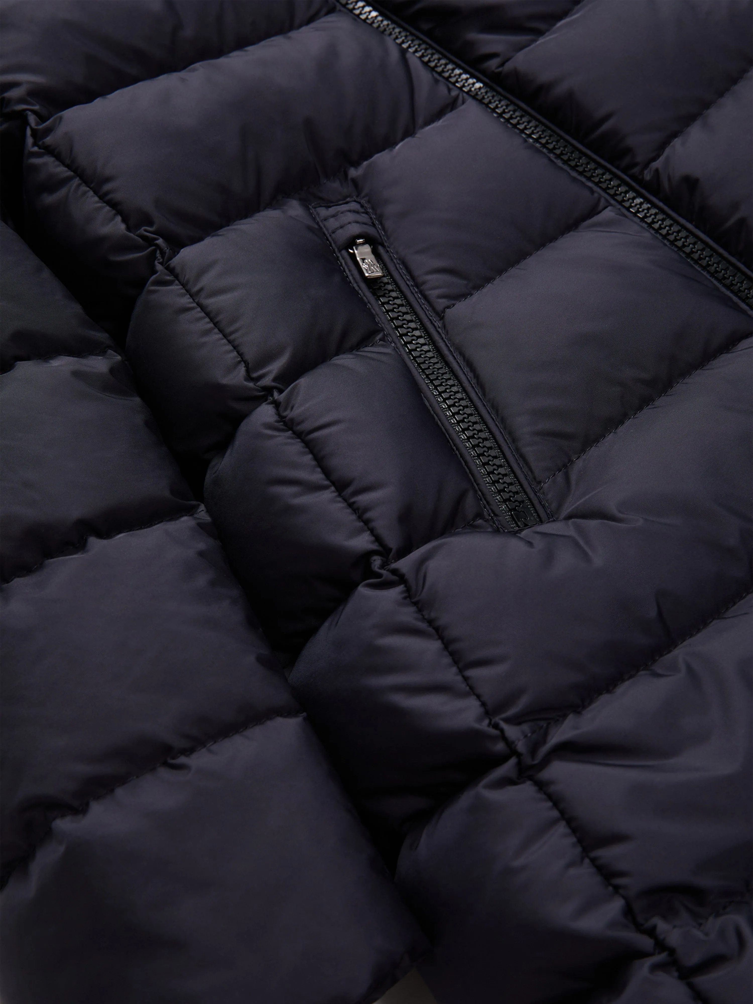 Moncler Enfant Mädchen Abelle Kapuzen-Shearling-Daunenmantel in Marine