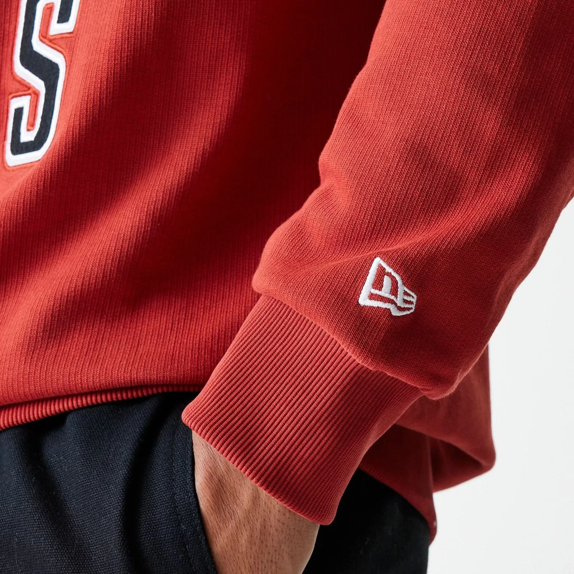 New Era Sweatshirts und Hoodies Chicago Bulls NBA Blumenmuster Rot Übergroßer Crewneck Pullover