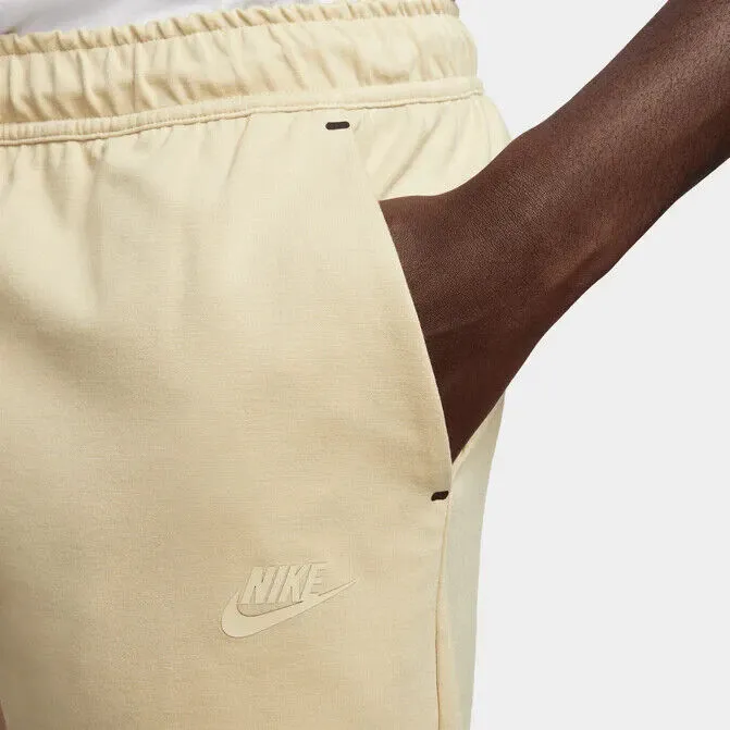 Nike Sportswear Tech DX0828-783 Herren Shorts Größte Gold Zugschnur Bund APP1337