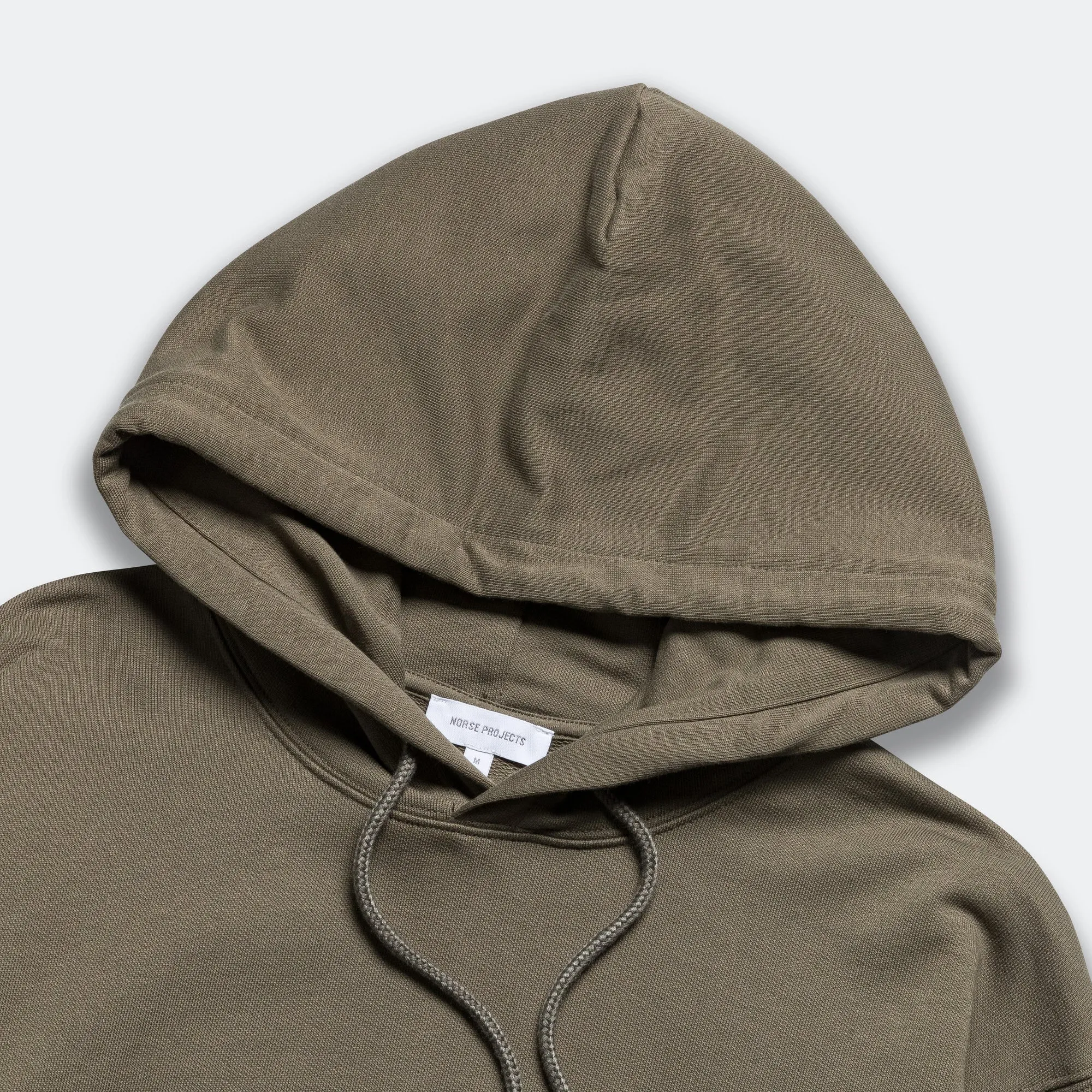 Norse Projects Standard Kapuzenpullover - Sedimentgrün
