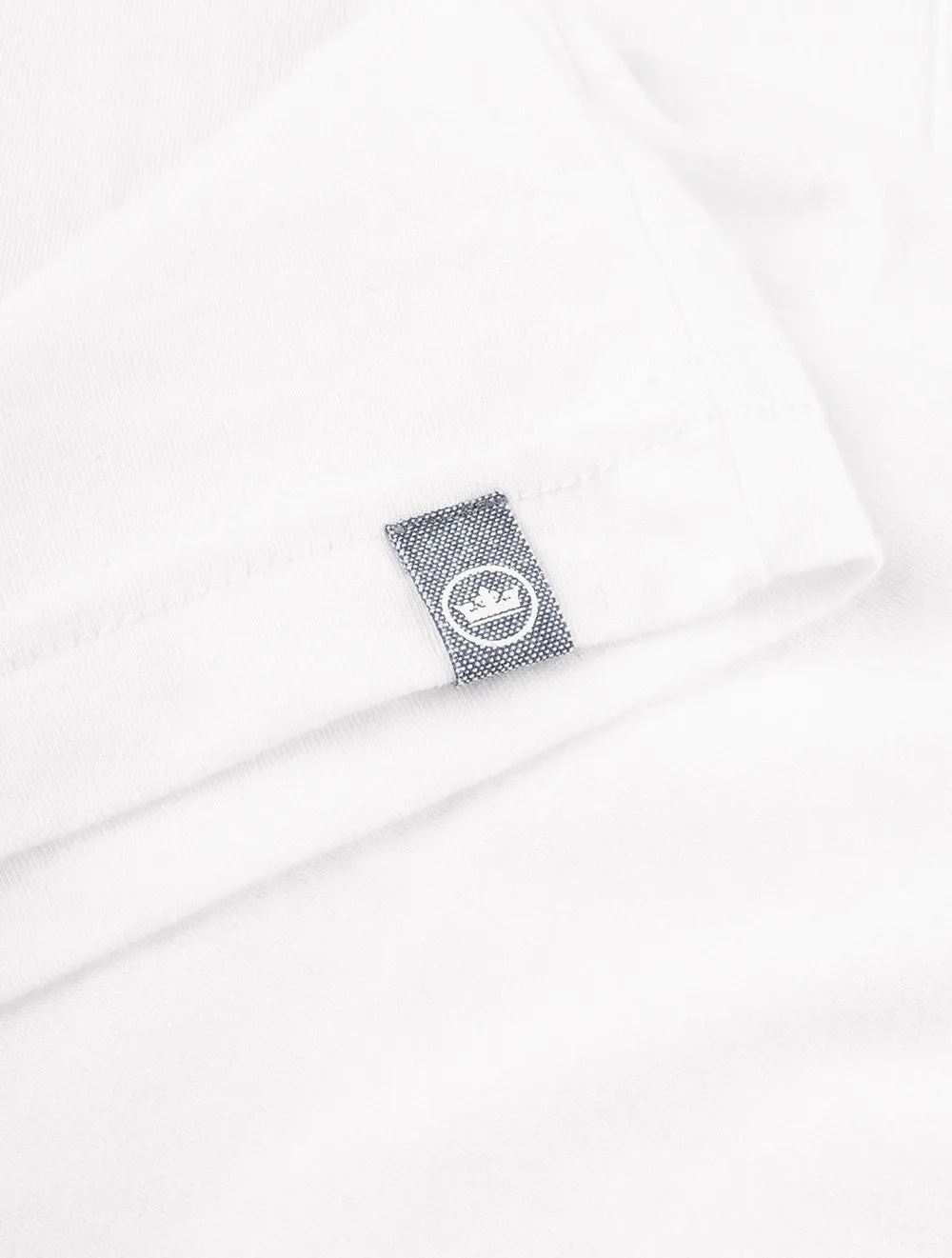 Sommerweiches T-Shirt mit Tasche in Weiß