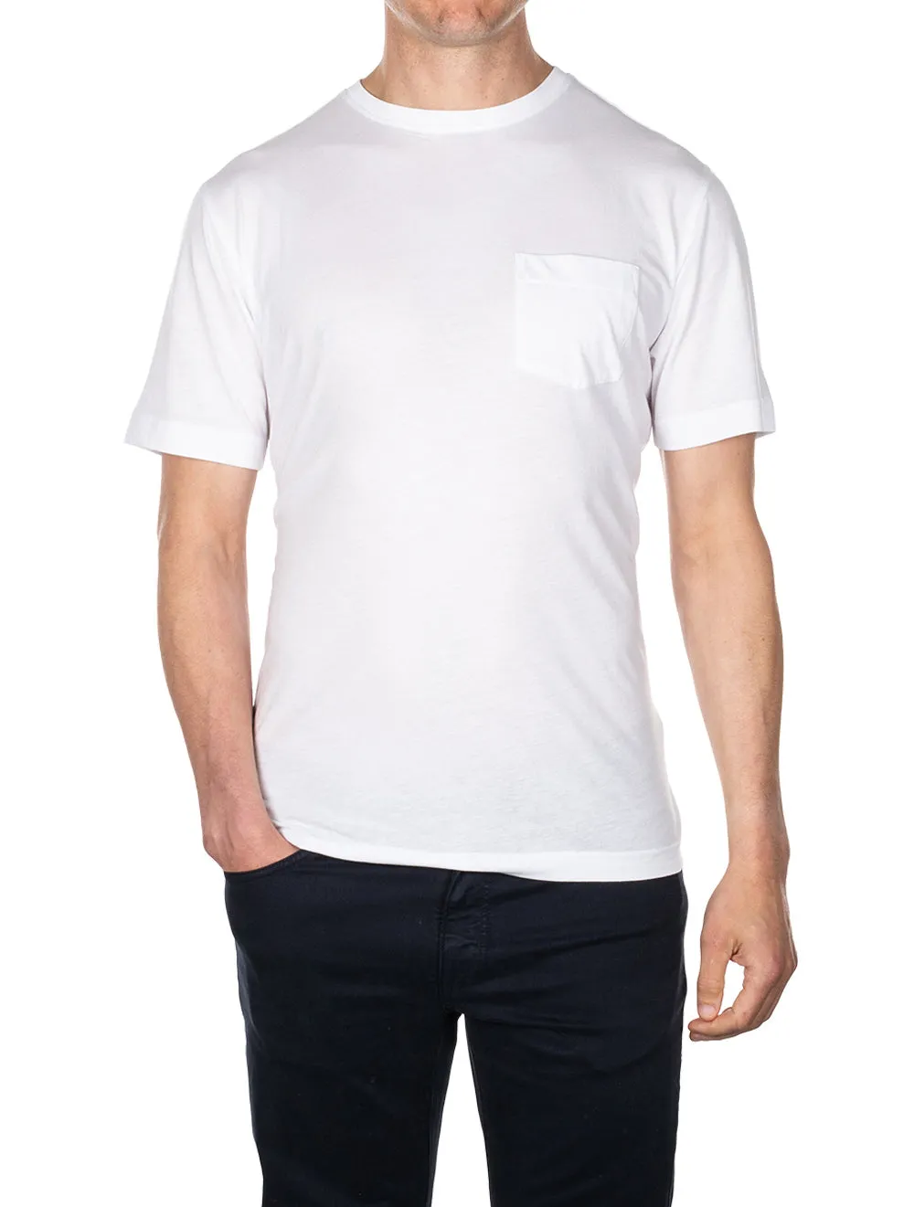 Sommerweiches T-Shirt mit Tasche in Weiß