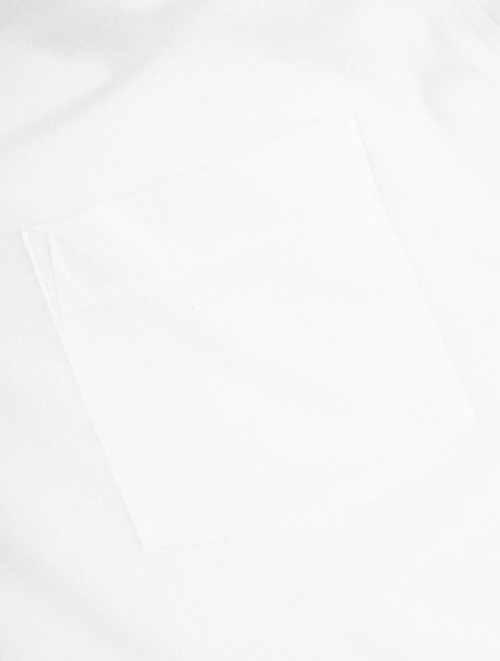 Sommerweiches T-Shirt mit Tasche in Weiß